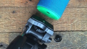 gearlimits-review-ultimate-ears-ue-boom-2-wireless-speaker-schroefdraad