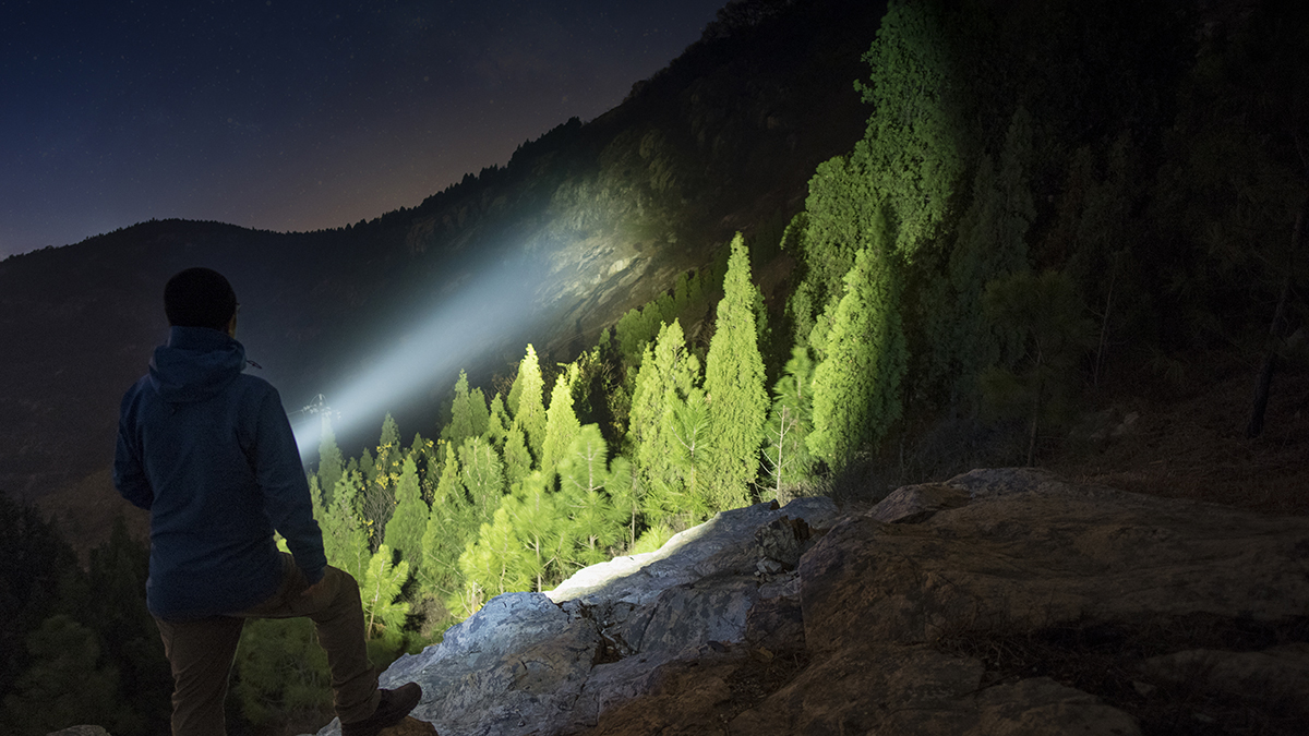 The power of the compact Olight Seeker 2 Pro flashlight - Gearlimits