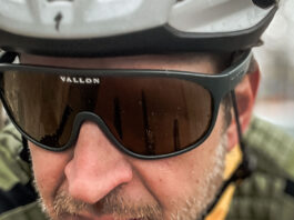 Ook voor wielrenners heeft Vallon nu een zonnebril, de Watchtowers | Review